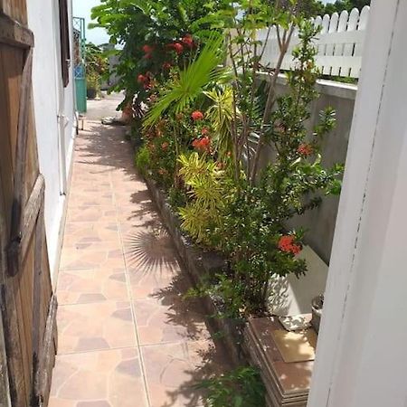 Maison Creole Chaleureuse Avec Stationnement Le Gosier  Dış mekan fotoğraf